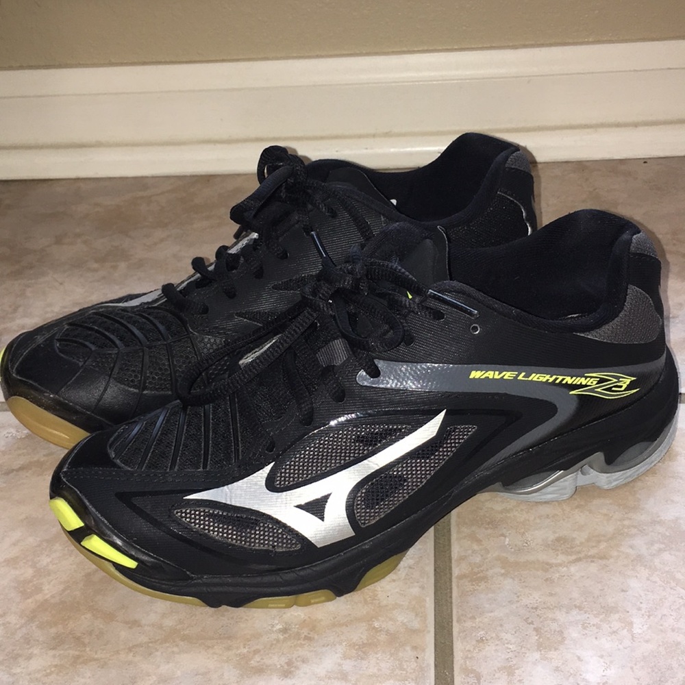 Mizuno Volleyball Shoes size 8
